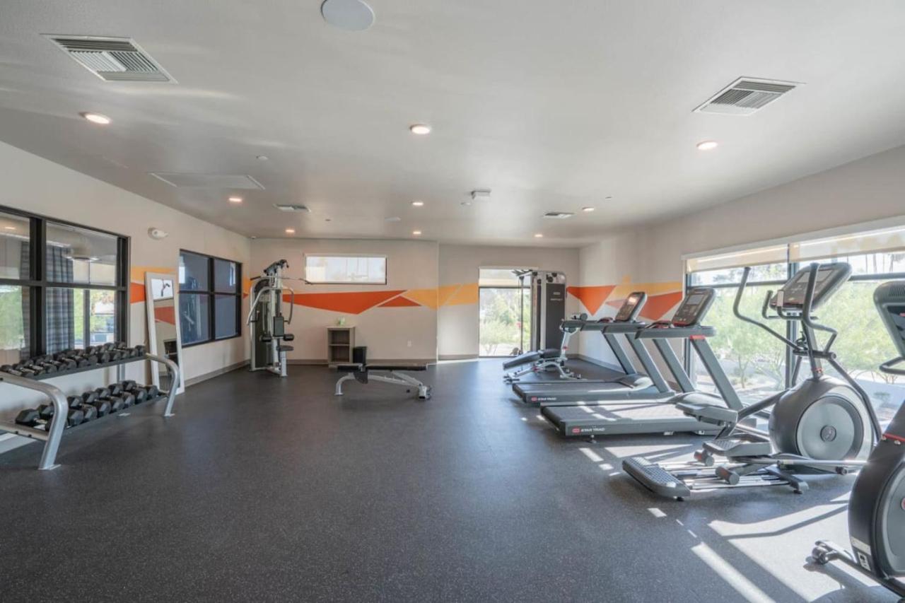 Modern 2Bd - Gym, Pool, Parking, W-D - Sleeps 8 Apartment Tempe Exterior photo